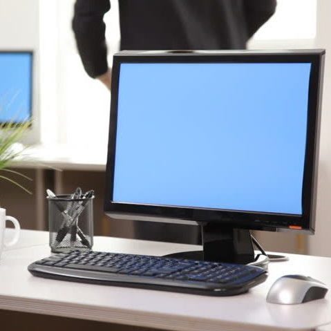 Adquira um computador com um monitor grande