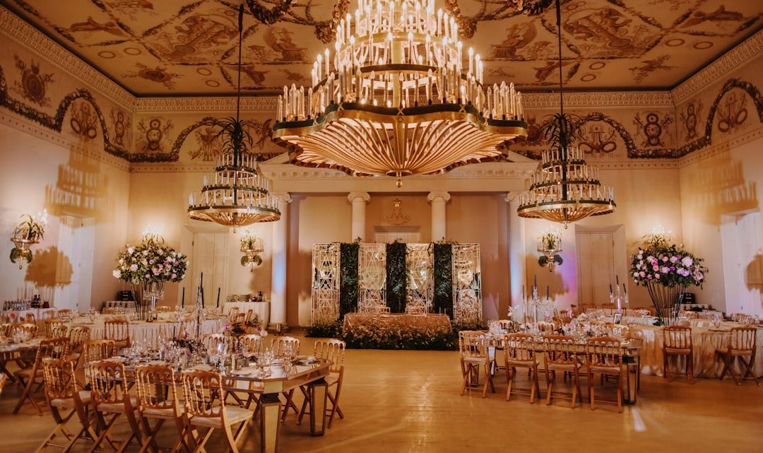 O luxuoso candelabro de hotel: um toque de sofisticação