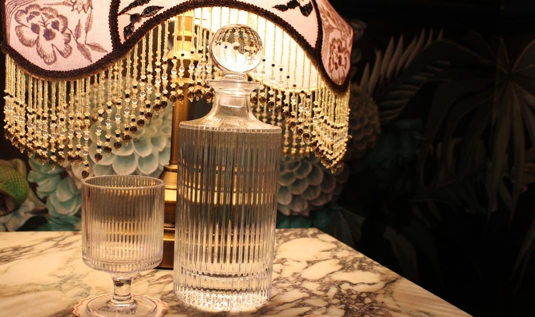 Lâmpada de parede de vidro inspirada no Zen