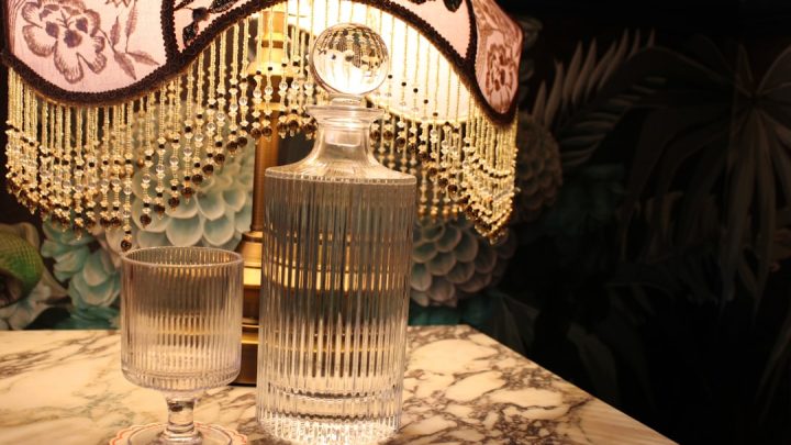 Lâmpada de parede de vidro inspirada no Zen