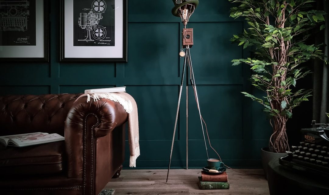 Canto de Leitura com Candeeiro de Chão Preto Fosco