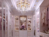 Guarda-roupa glamoroso com lustre de veludo rosa