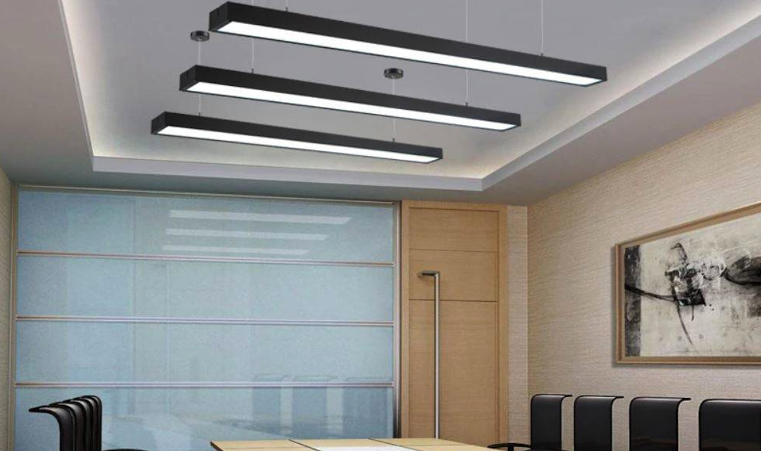 Soluções de iluminação para salas de conferência: Pendente acústico linear