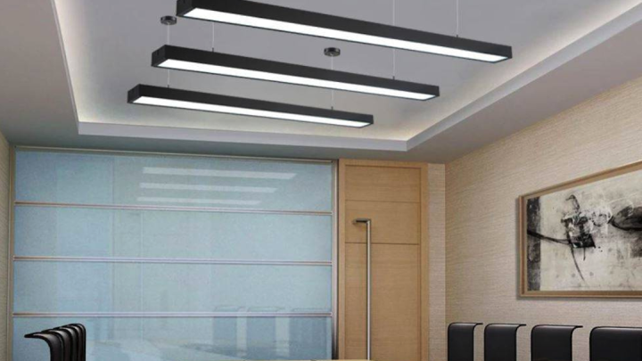 Soluções de iluminação para salas de conferência: Pendente acústico linear