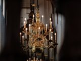 Deslumbre a sua sala de estar com um candelabro de bronze vintage