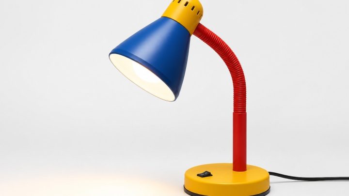 Artigo: Lâmpada de mesa escolar tricolor