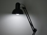 Lâmpada de leitura extra alta em vidro estriado: iluminação elegante e funcional